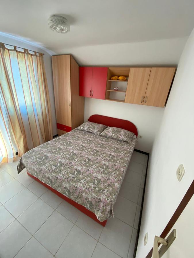 Apartment Marsela Grebastica Bagian luar foto