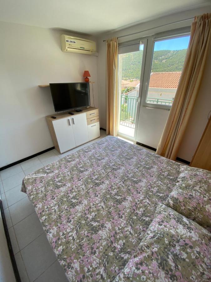 Apartment Marsela Grebastica Bagian luar foto